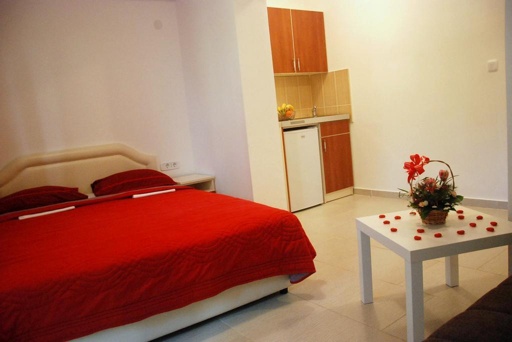 Apartmani Bonik Budva Bilik gambar