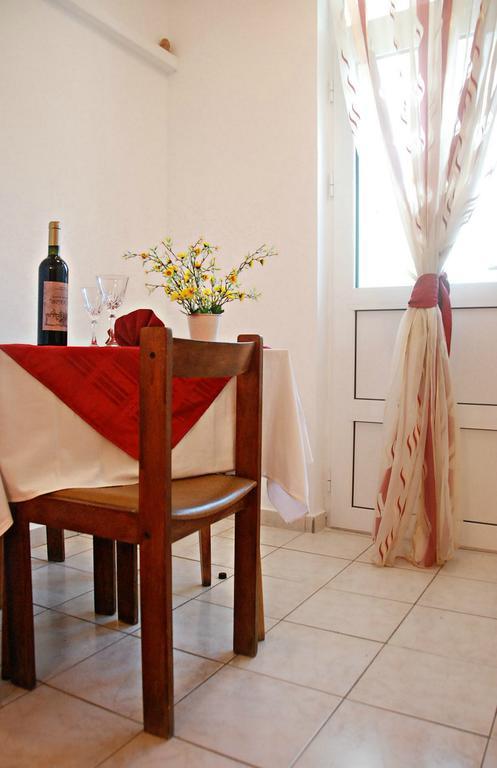 Apartmani Bonik Budva Bilik gambar