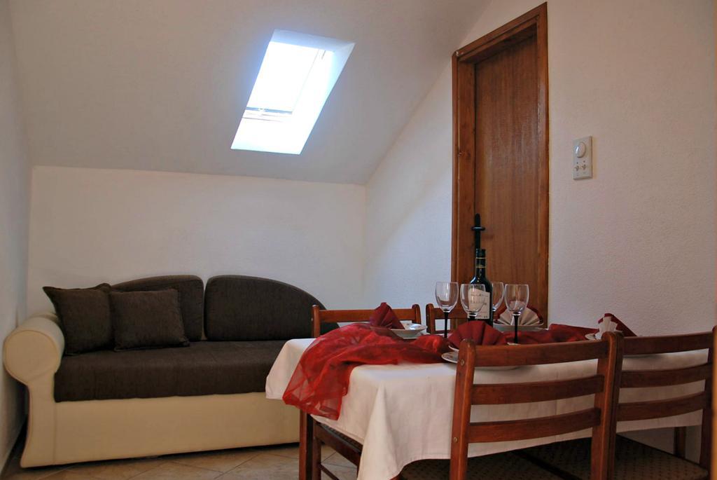 Apartmani Bonik Budva Bilik gambar